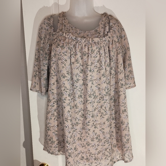 2/$30 Chic Y2K Cottage Ruffled Floral SONJA BETRO cold shoulder top (#1,104) - Picture 7 of 12